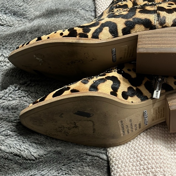 EUC Gianni Bini 8M Cowhair Leopard Western Booties 🔥🔥🔥 - Picture 3 of 3